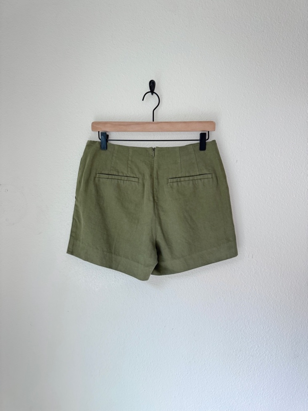 Madewell Pleat-Front Olive Tailored Mid-Rise Shorts - 4 - Like New - Picture 2 of 6